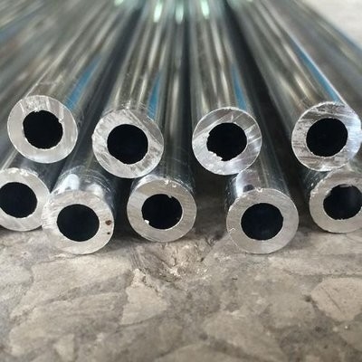 ASTM 1050 1060 एल्यूमीनियम मिश्र धातु पाइप पॉलिश खत्म ऑटोमोबाइल के लिए निर्बाध